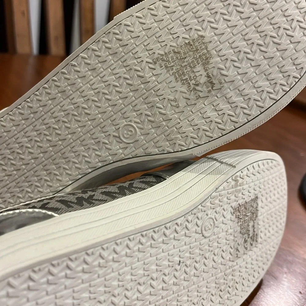 Michael Kors Ivy Low Artic Shoes Sneakers new silver Youth Girls Size 3